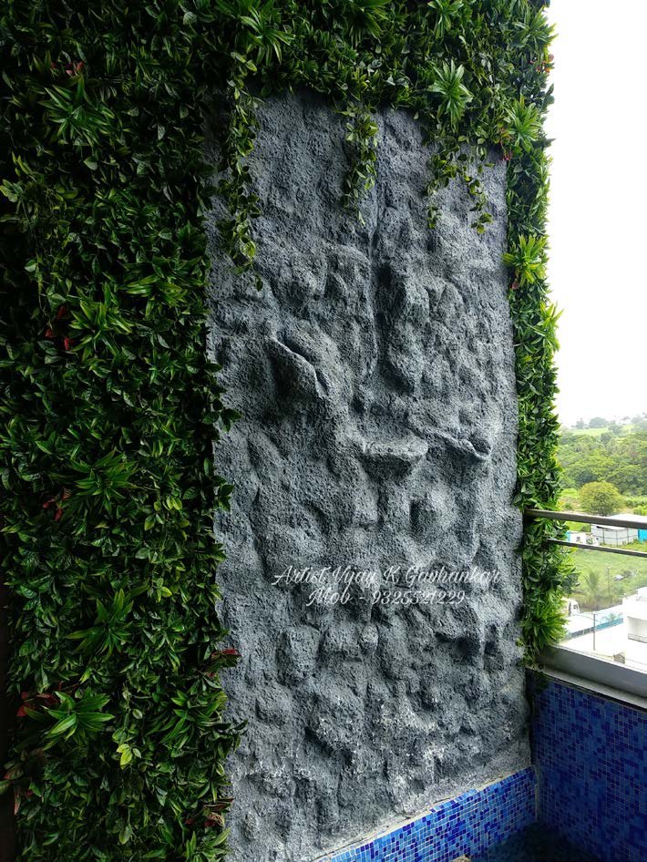 Wall Fountain with Artificial Grass